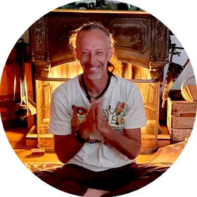 Bartholome Cerlom Au sommet de la pyramide de Bonampak en pays maya